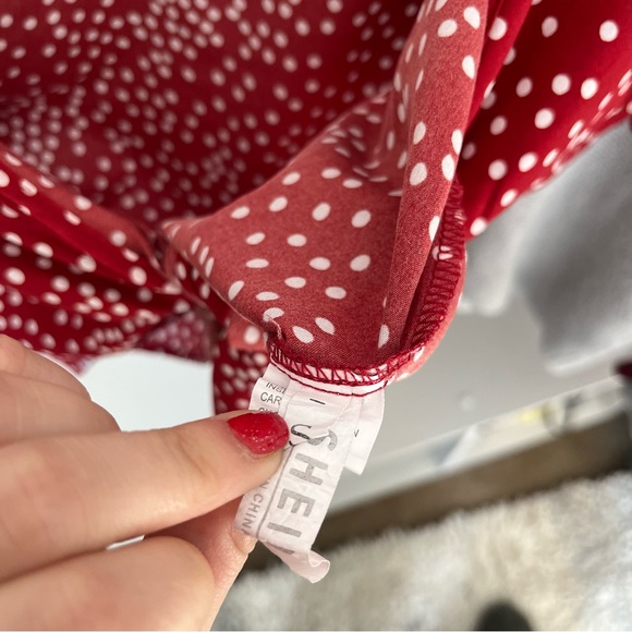 🩷SHEIN SHORT SLEEVE RED WHITE V NECK TIE KNOT CROP TOP SIZE SMALL TRENDING - Picture 12 of 13